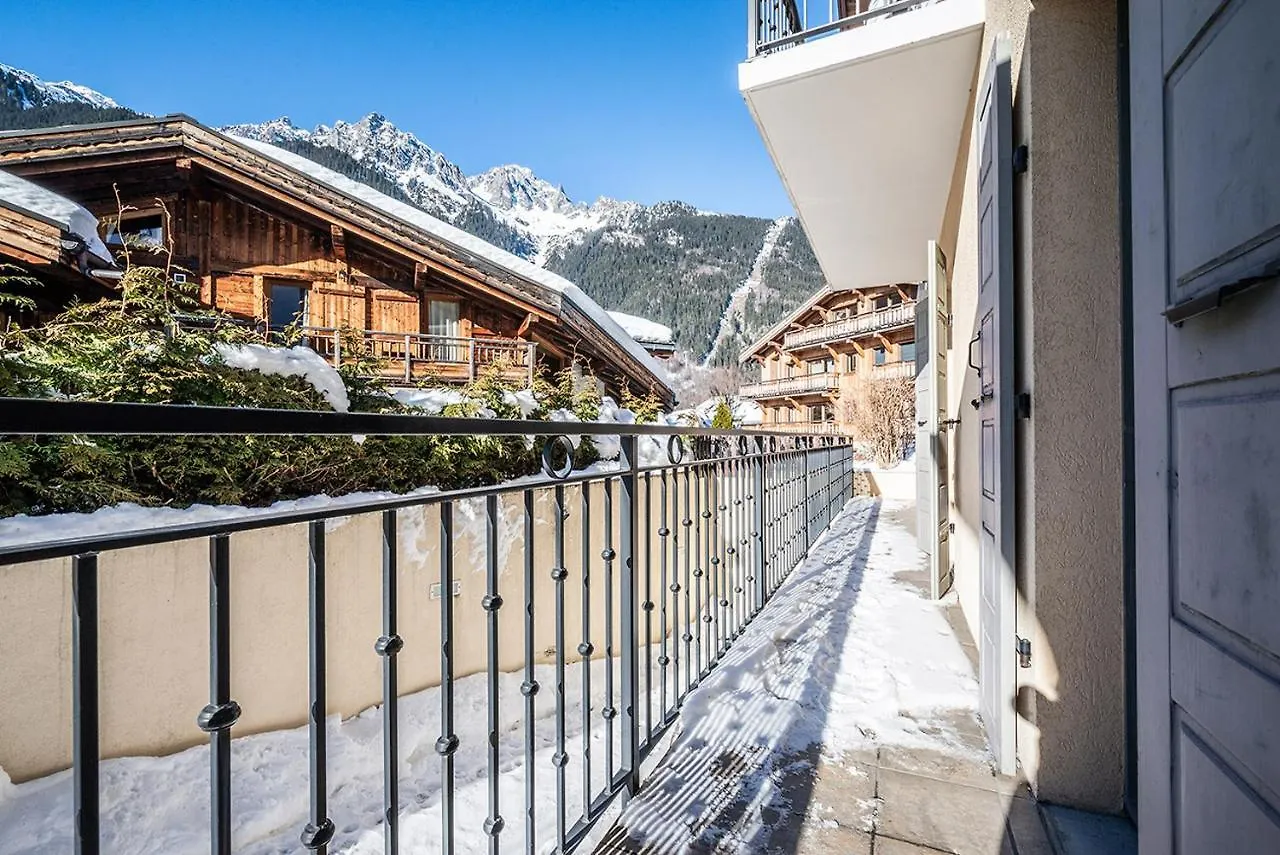 Eden Hotel, Apartments And Chalet Chamonix Les Praz 3*,  França