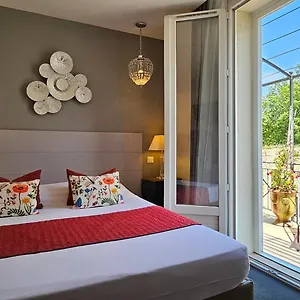 https://hotel-acacias.fr-provencehotel.com